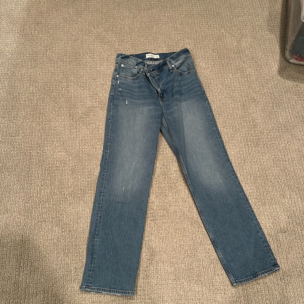 A&F 90S Straight Ultra High Rise CRISS CROSS